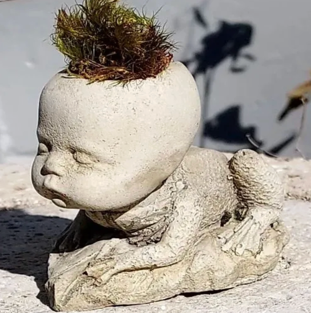 Concrete Hugo Frog Pot alternate view